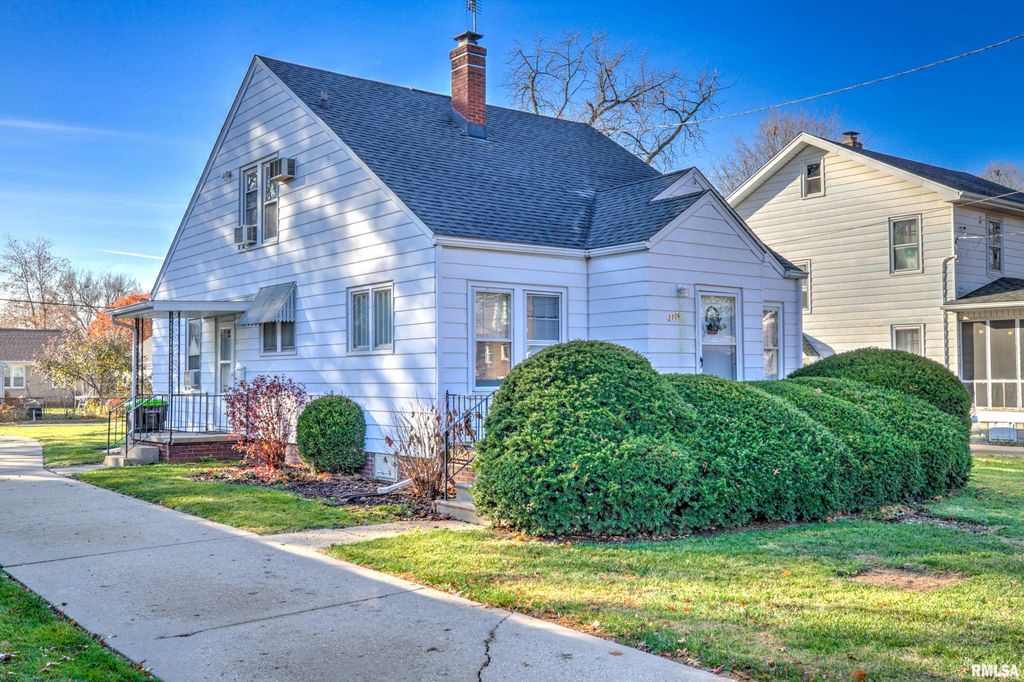 2106 W HEADING Avenue, West Peoria, IL 61604