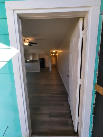 715 11th Street A, Dickinson, TX 77539