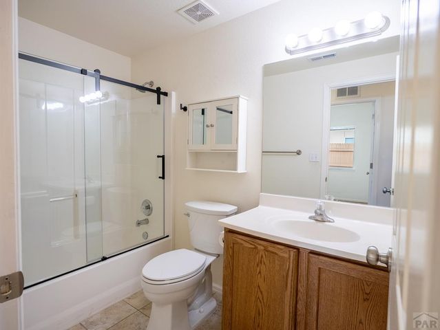 960 Peachcrest Dr, Pueblo, CO 81005