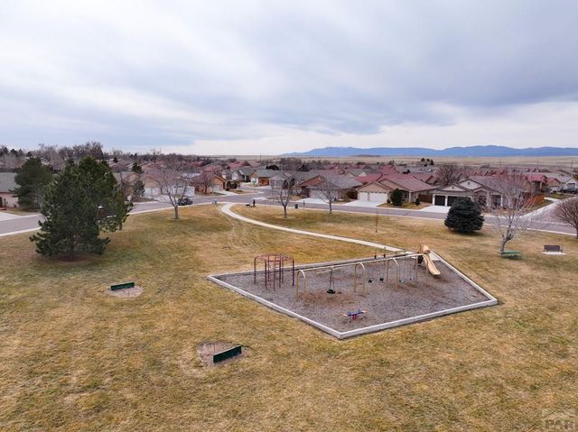 960 Peachcrest Dr, Pueblo, CO 81005