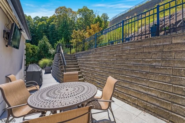 207 Eileen Dr, Cedar Grove Twp., NJ 07009