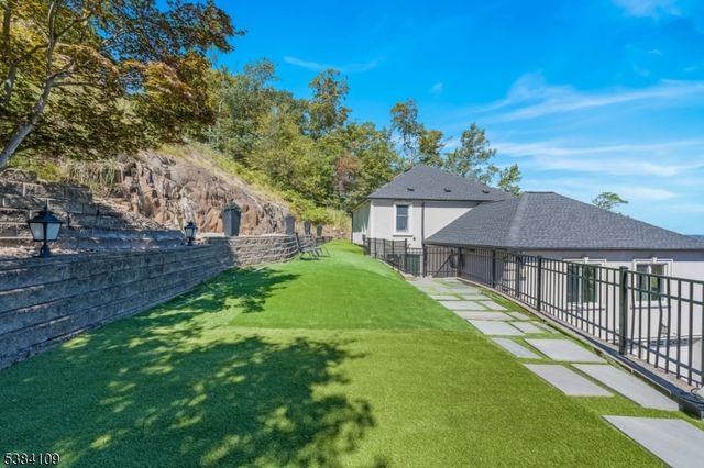 207 Eileen Dr, Cedar Grove Twp., NJ 07009