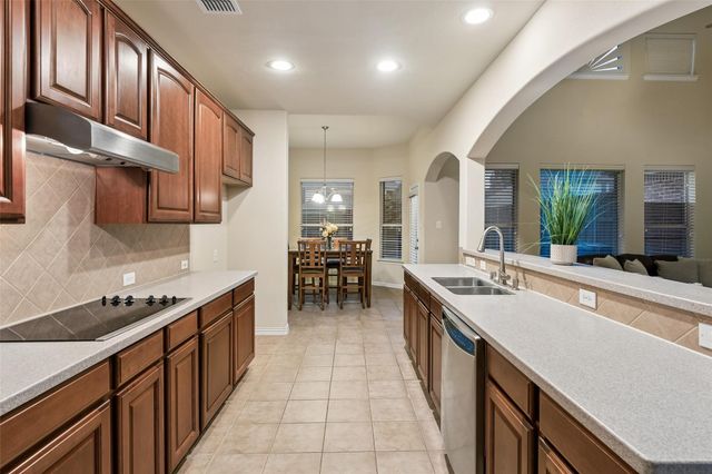 295 Stone Ridge Drive, Sunnyvale, TX 75182