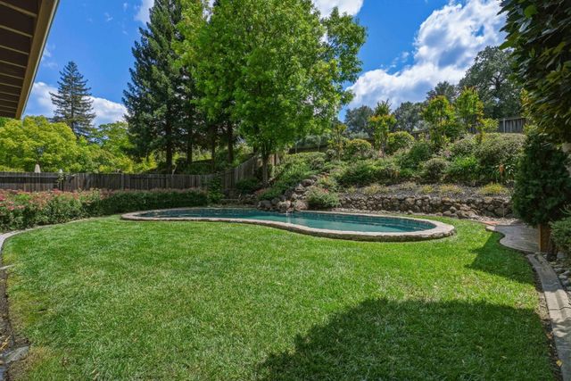 2936 Avon Rd, Rocklin, CA 95765