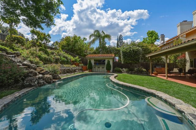 2936 Avon Rd, Rocklin, CA 95765