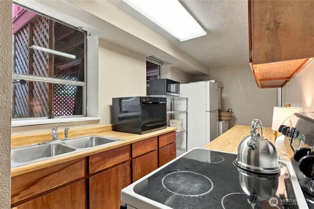 7815 227th Place SW, Edmonds, WA 98026