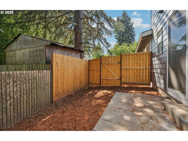 21196 Sw ORTIZ Ln, Beaverton, OR 97003