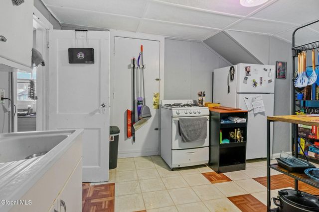 14 103rd Street, Troy, NY 12180