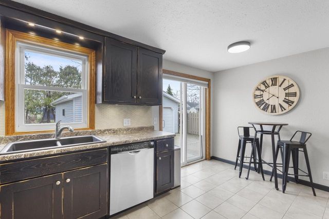 2233 MAGNOLIA LANE, Green Bay, WI 54304
