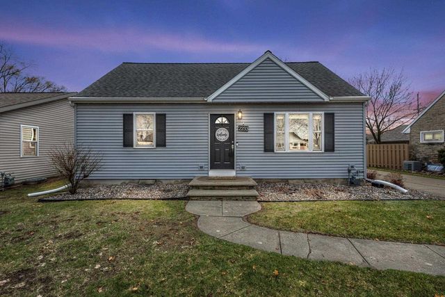 2233 MAGNOLIA LANE, Green Bay, WI 54304