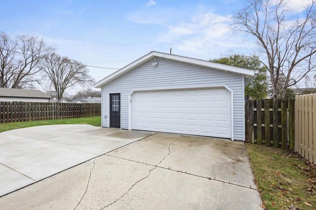 2233 MAGNOLIA LANE, Green Bay, WI 54304