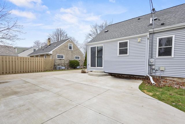 2233 MAGNOLIA LANE, Green Bay, WI 54304
