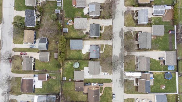 2233 MAGNOLIA LANE, Green Bay, WI 54304
