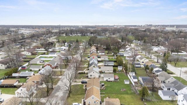 2233 MAGNOLIA LANE, Green Bay, WI 54304