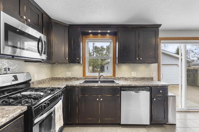 2233 MAGNOLIA LANE, Green Bay, WI 54304