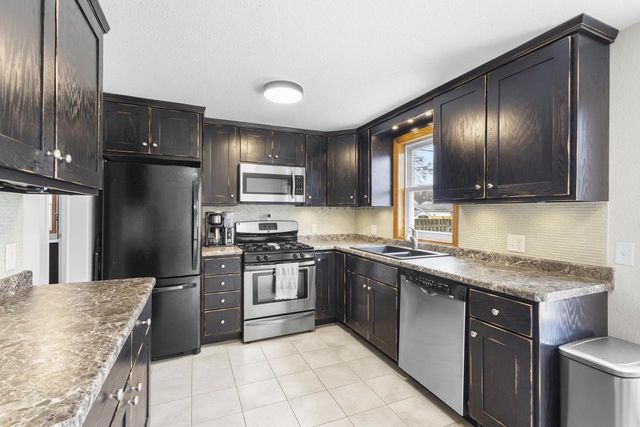 2233 MAGNOLIA LANE, Green Bay, WI 54304