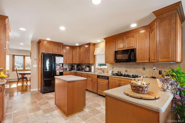 7 Briarcliff Drive, Merrick, NY 11566