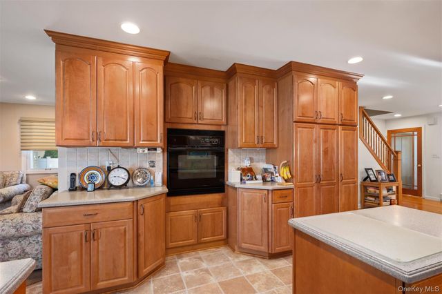 7 Briarcliff Drive, Merrick, NY 11566