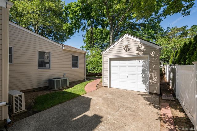 7 Briarcliff Drive, Merrick, NY 11566