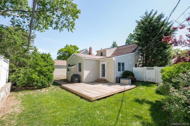7 Briarcliff Drive, Merrick, NY 11566