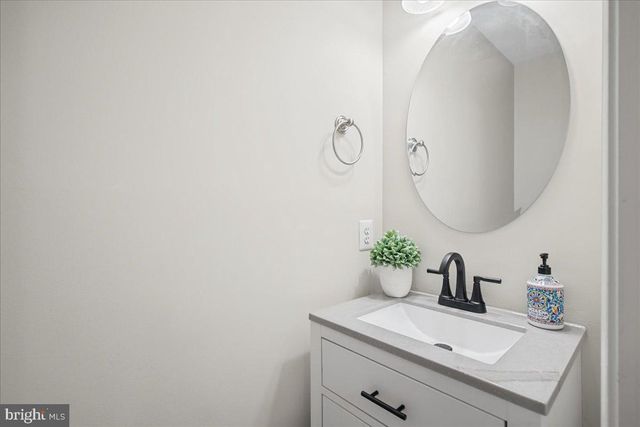 4668 W BRADDOCK RD, Alexandria, VA 22311