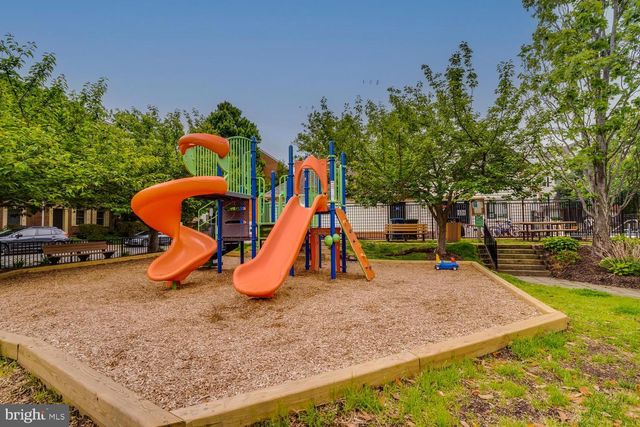 4668 W BRADDOCK RD, Alexandria, VA 22311