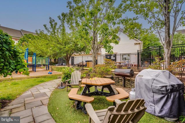 4668 W BRADDOCK RD, Alexandria, VA 22311
