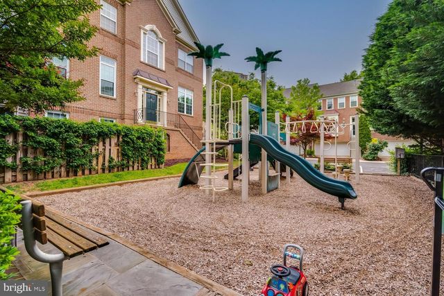 4668 W BRADDOCK RD, Alexandria, VA 22311