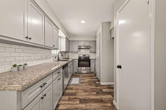 1203 Bernard Avenue, Rosenberg, TX 77471