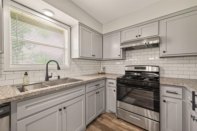 1203 Bernard Avenue, Rosenberg, TX 77471