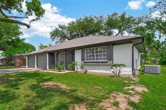 1203 Bernard Avenue, Rosenberg, TX 77471
