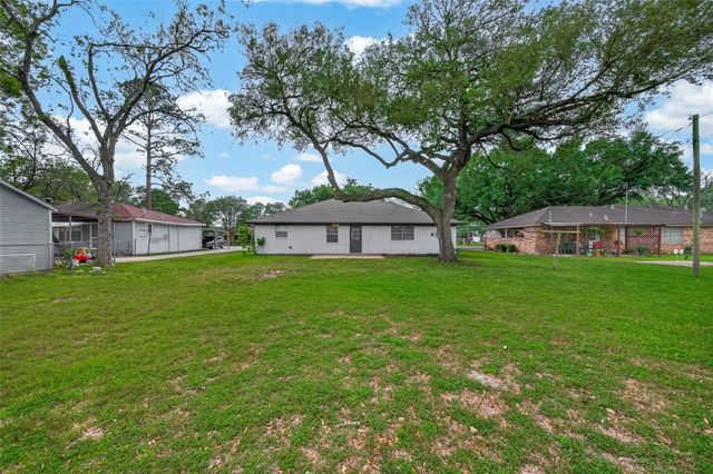 1203 Bernard Avenue, Rosenberg, TX 77471