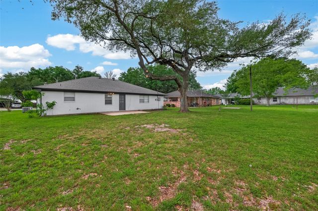 1203 Bernard Avenue, Rosenberg, TX 77471