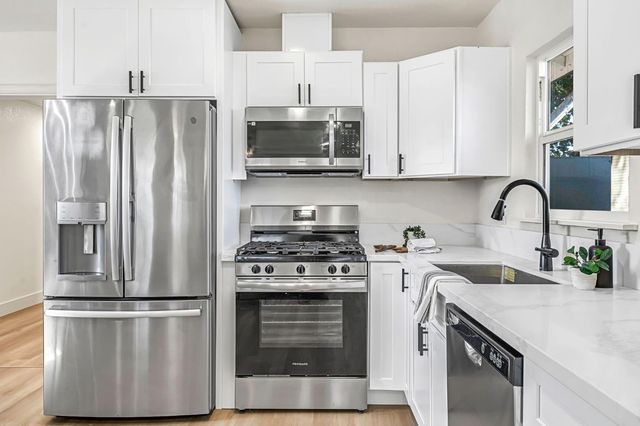 1575 19th Avenue, Kingsburg, CA 93631