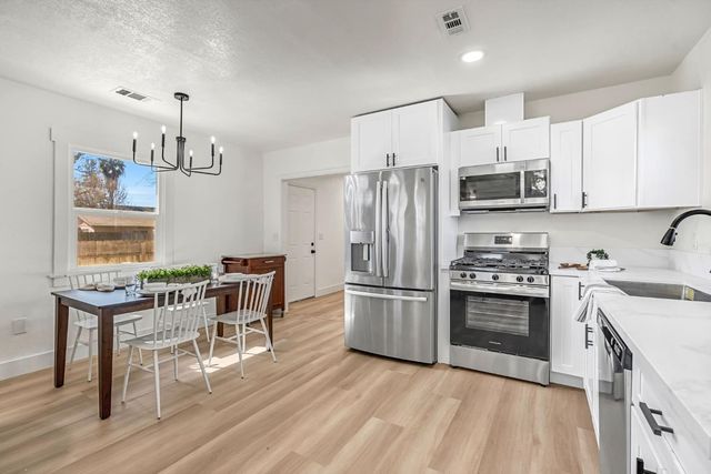 1575 19th Avenue, Kingsburg, CA 93631