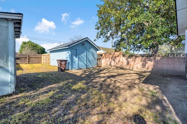 1575 19th Avenue, Kingsburg, CA 93631