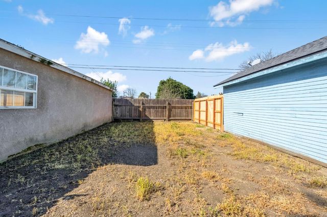 1575 19th Avenue, Kingsburg, CA 93631