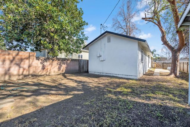 1575 19th Avenue, Kingsburg, CA 93631