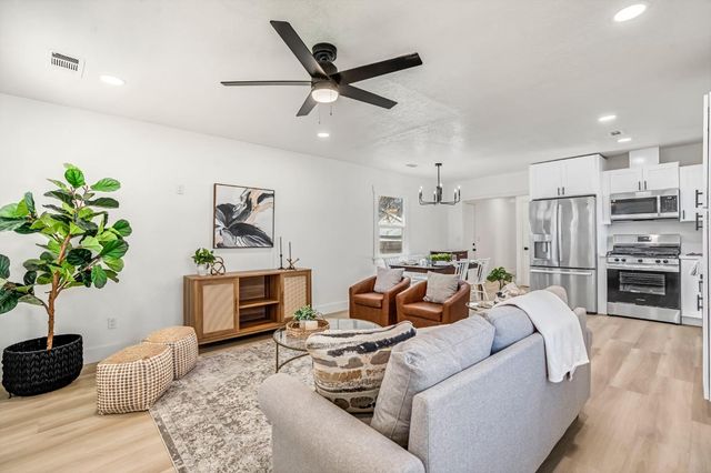 1575 19th Avenue, Kingsburg, CA 93631