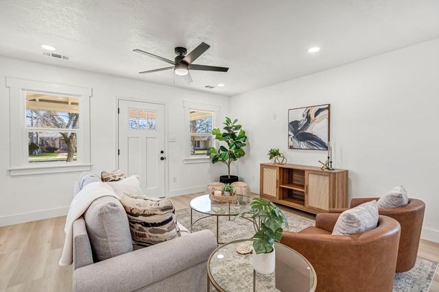 1575 19th Avenue, Kingsburg, CA 93631