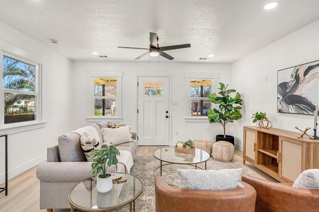 1575 19th Avenue, Kingsburg, CA 93631