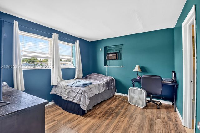 1572 Woodland Ave, West Palm Beach, FL 33415