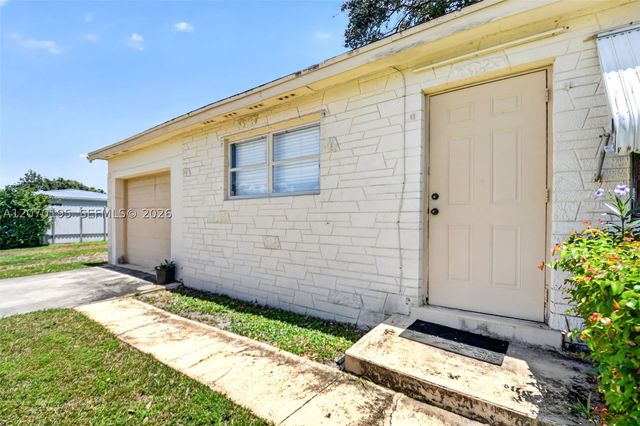 1572 Woodland Ave, West Palm Beach, FL 33415