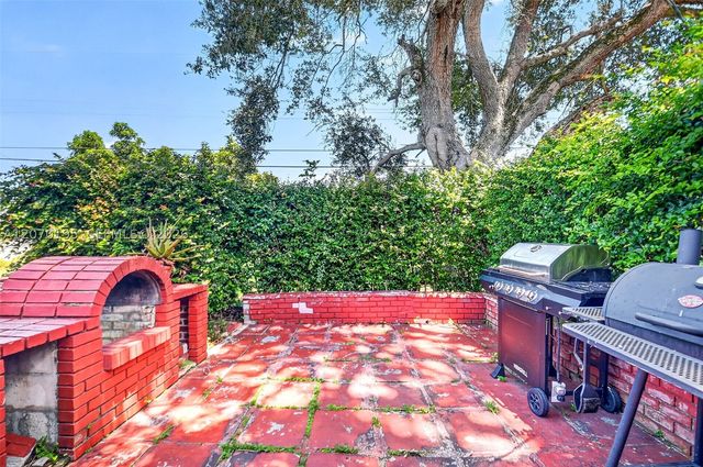 1572 Woodland Ave, West Palm Beach, FL 33415