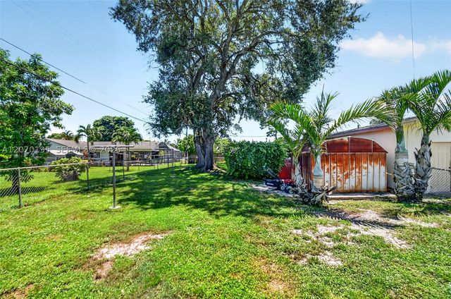 1572 Woodland Ave, West Palm Beach, FL 33415
