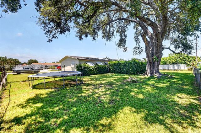 1572 Woodland Ave, West Palm Beach, FL 33415