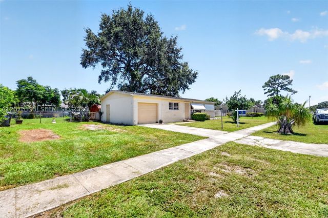 1572 Woodland Ave, West Palm Beach, FL 33415