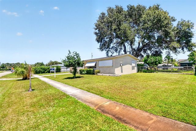 1572 Woodland Ave, West Palm Beach, FL 33415