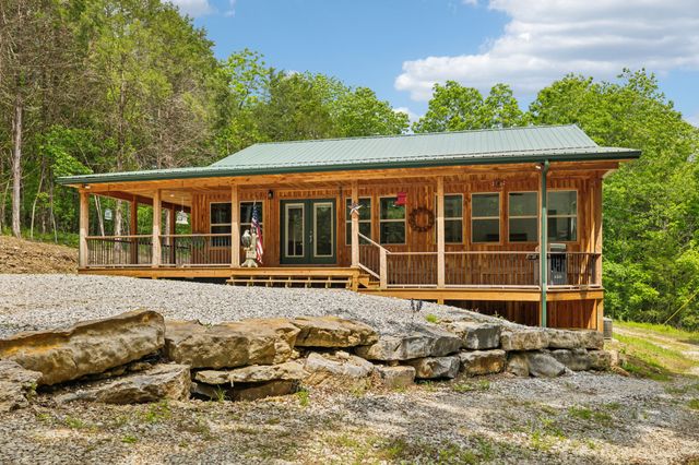 1840 Lick Creek Rd, Hartsville, TN 37074