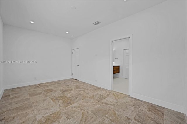 818 NE 3rd St, Hallandale Beach, FL 33009
